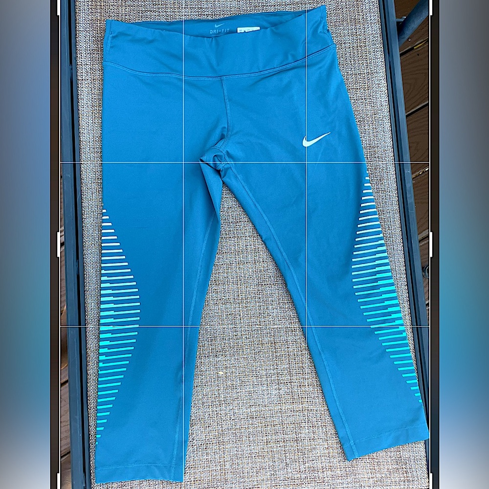 Nike Dri-Fit  Teal/Print  capri Leggings size Large